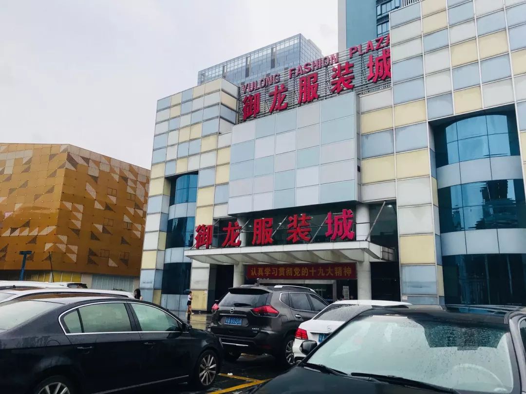 百货批发市场牌百货批发市场牌，繁荣的象征与商业的脉搏
